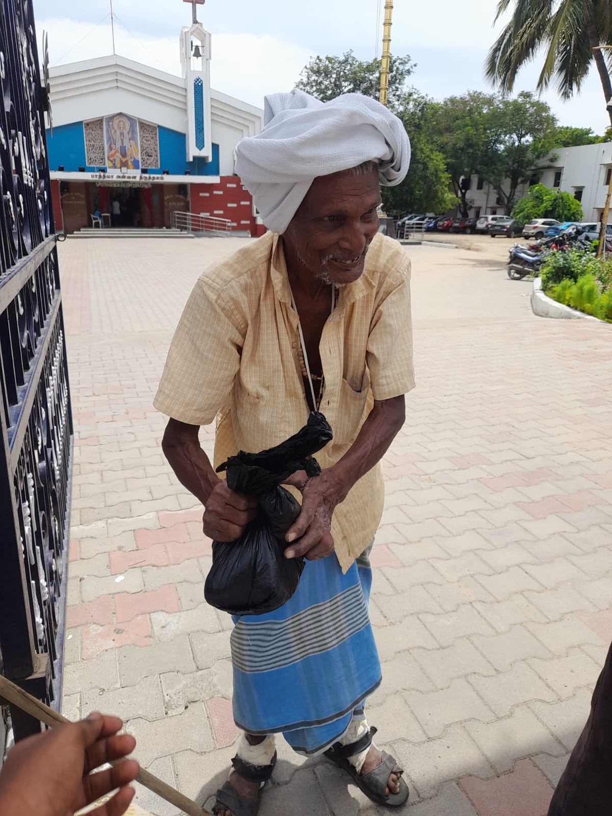 Community Feeding — photo 7